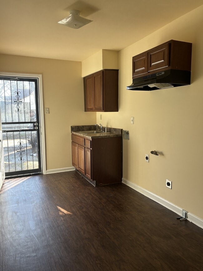 Building Photo - 2413 Deadrick Ave