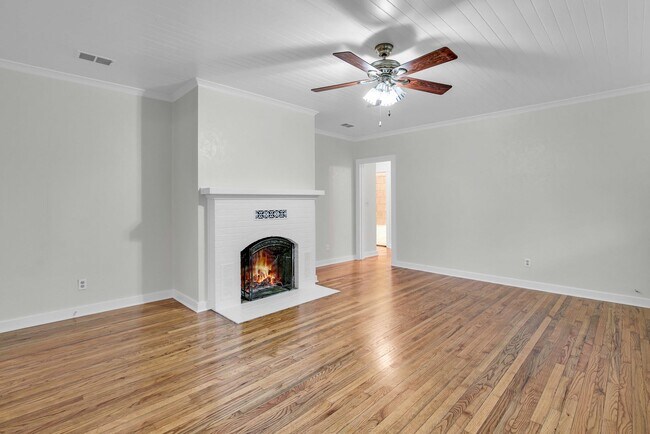 Building Photo - 2 Bedroom, 1 Bath home in Center of Richmond Hill - Richmond Hill close to Ft. Stewart and HAAF