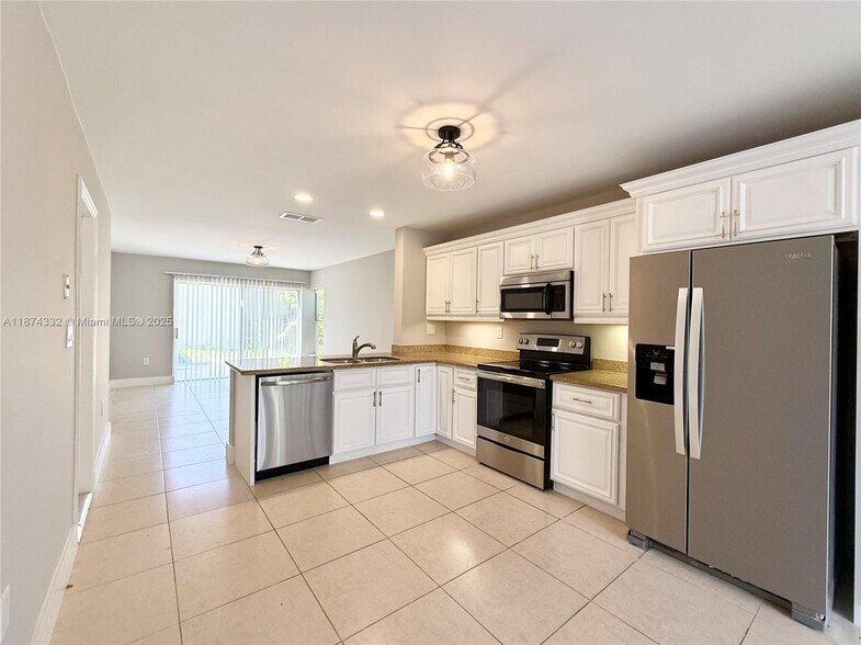 Building Photo - 1140 Oysterwood St