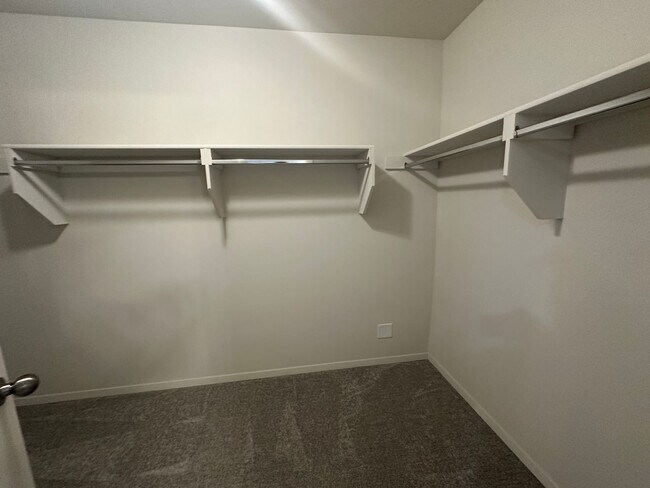 Building Photo - New - 4 bedroom in Bixby - Gated Community with SWIMMING POOL