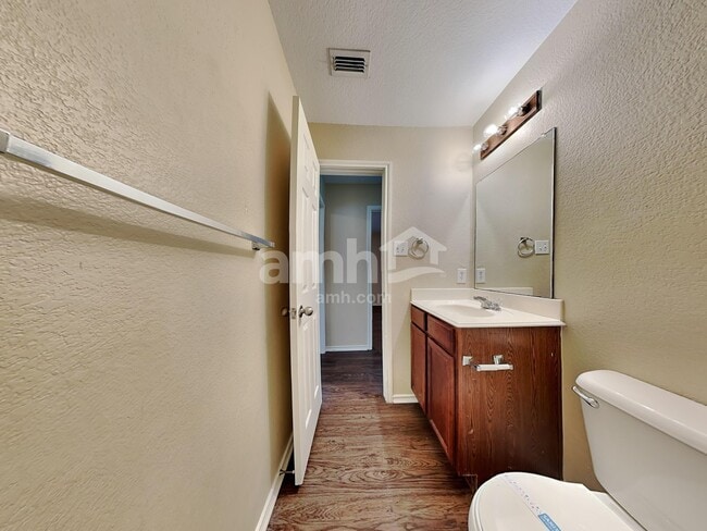 Building Photo - 106 Robin Ln