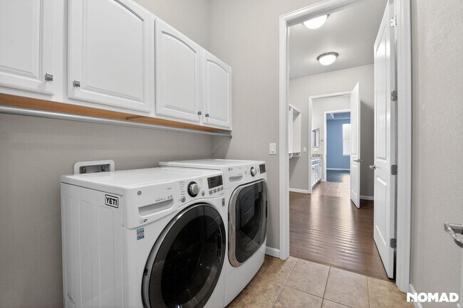 Building Photo - Luxury 3-Bedroom Legacy Ridge Living with Mountain Views