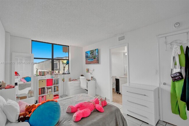 Building Photo - 9300 Bay Harbor Terrace