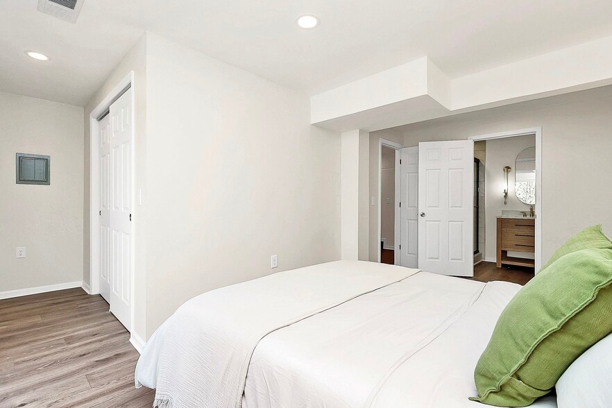 Building Photo - 7737 Batavia Ln