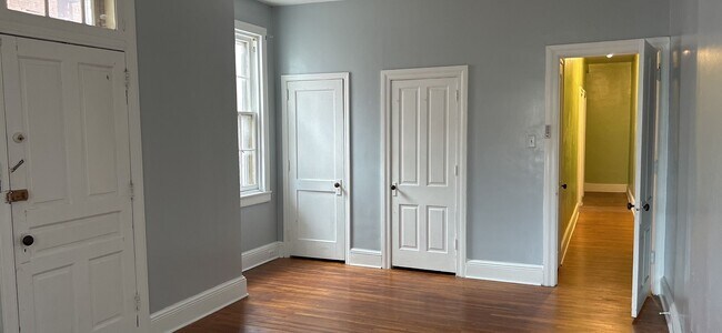 Building Photo - 475 W Market St