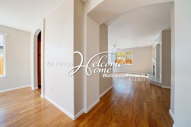 Building Photo - Beautiful Single Story Home In Double Diam...