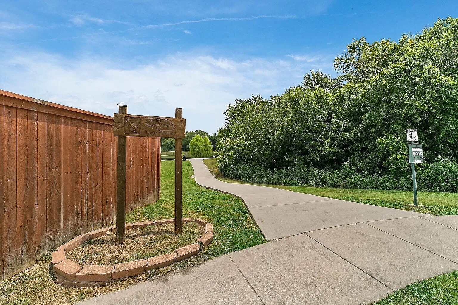 Building Photo - 485 Harding Ln