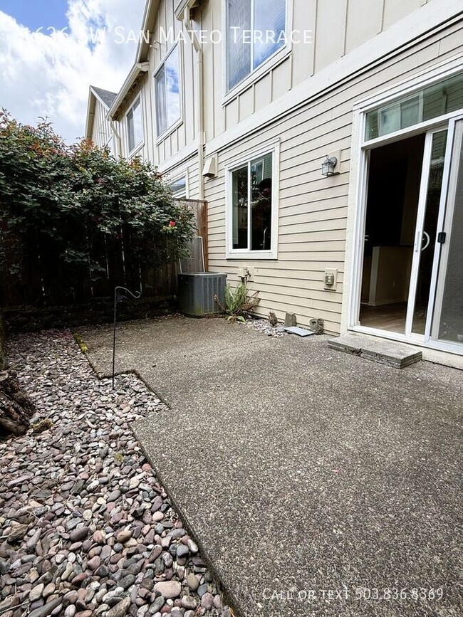 Building Photo - 1636 SW San Mateo Terrace