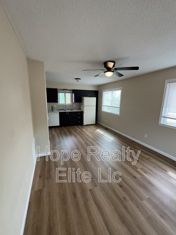 Building Photo - 1227 N Chestnut St