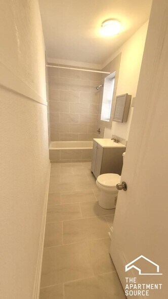 Building Photo - 1107 N Avers Ave