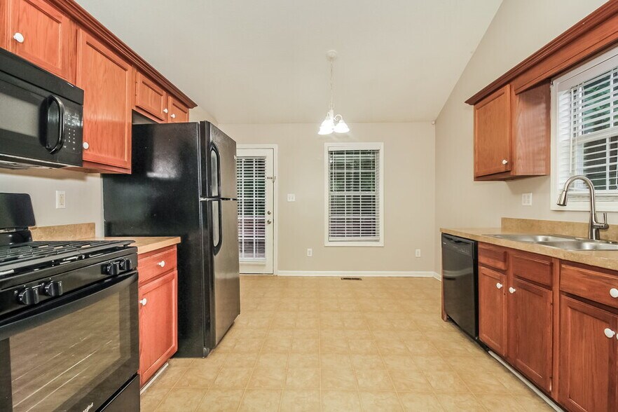 Building Photo - 28 Fernwick Ct