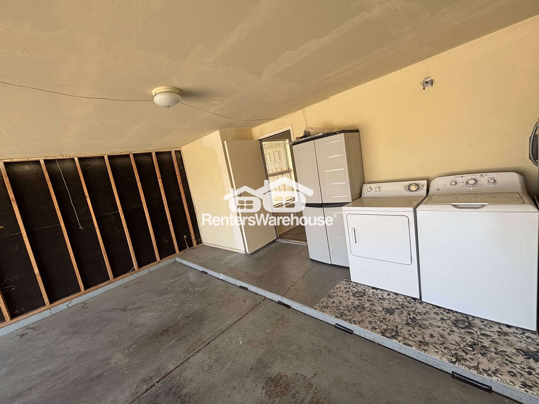 Building Photo - 2126 N Villas Ln