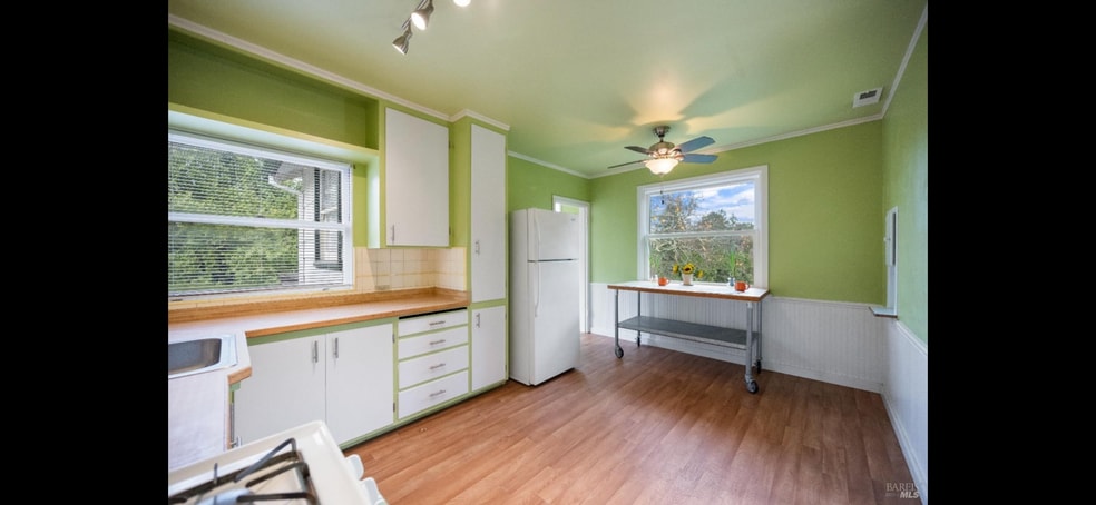 Building Photo - 142 Bungalow Ave