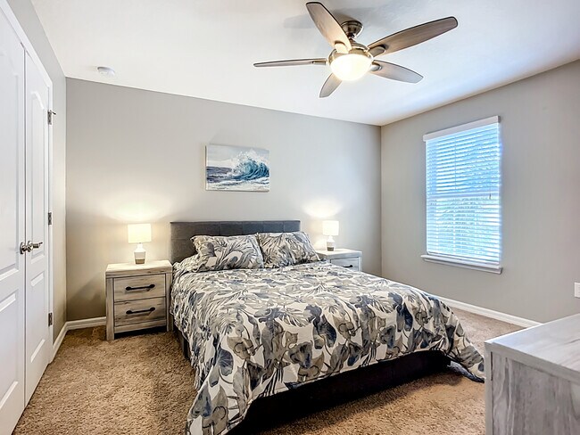 Building Photo - 3009 Esmeralda Dr