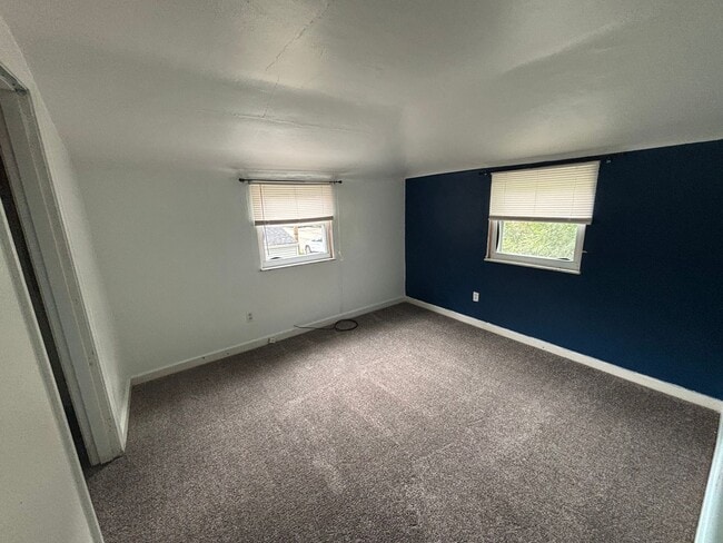 Building Photo - Quaint home with flexible layout, updated ...