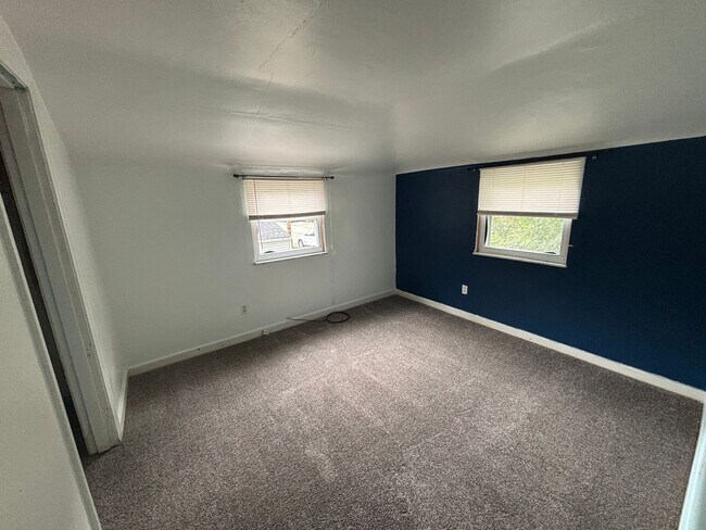 Building Photo - Quaint home with flexible layout, updated kitchen, and a private-feeling backyard in convenient W...