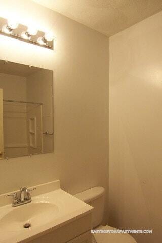 Building Photo - 52 Brooks St