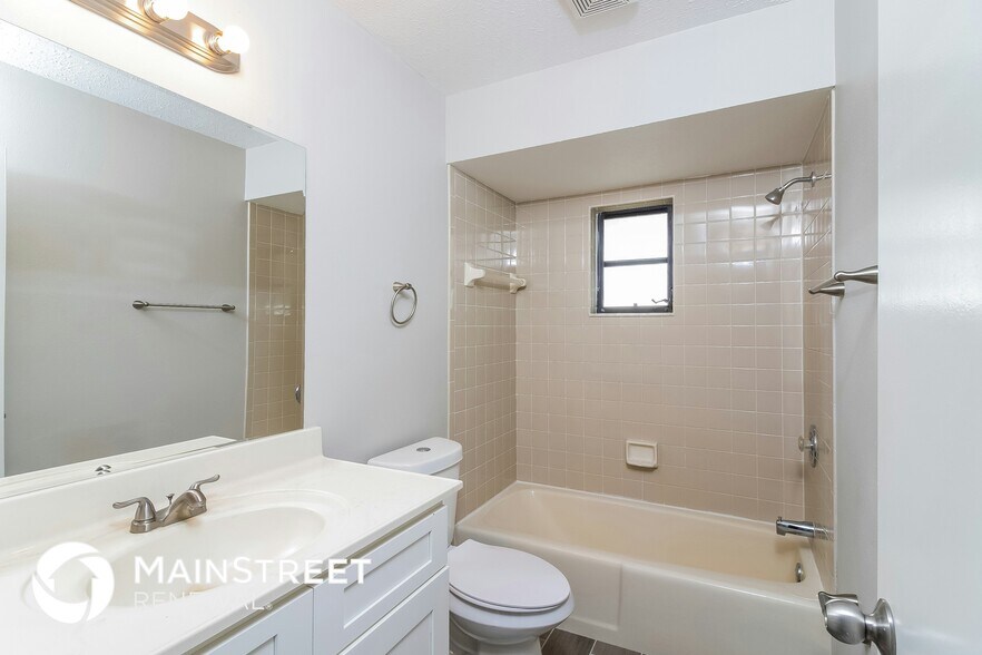 Building Photo - 141 Loyola Rd