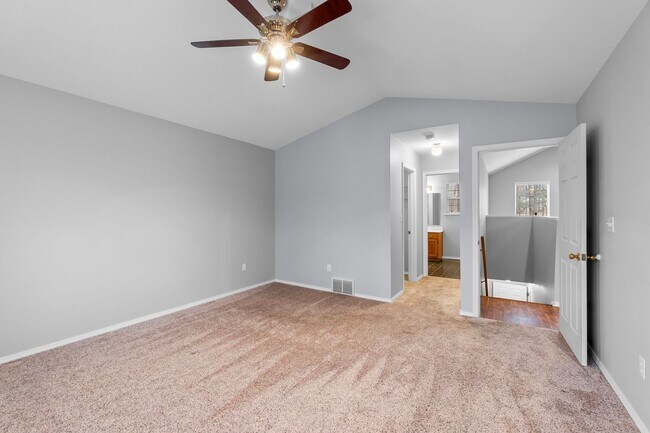 Building Photo - 911 Stonebridge Dr