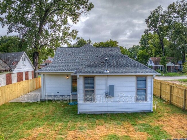 Building Photo - 1074 Faxon Ave