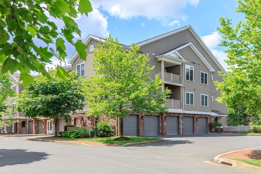 Building Photo - Villages at Shore Landing