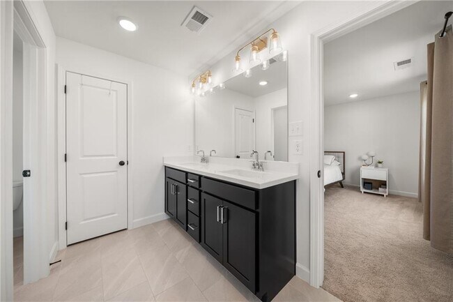 Building Photo - 4541 Moray Dr