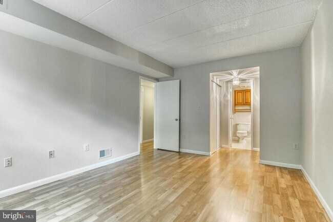 Building Photo - 11564 Rolling Green Ct
