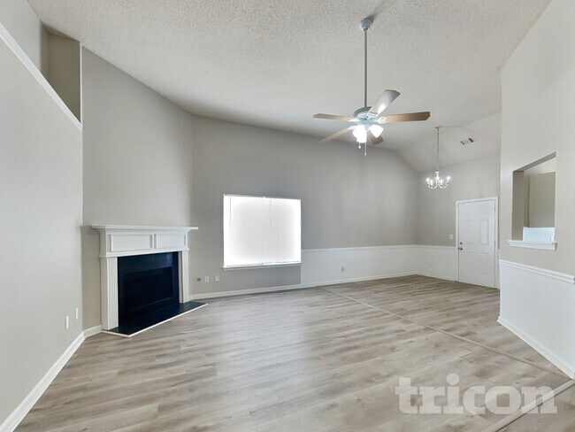 Building Photo - 805 Marcus Ln