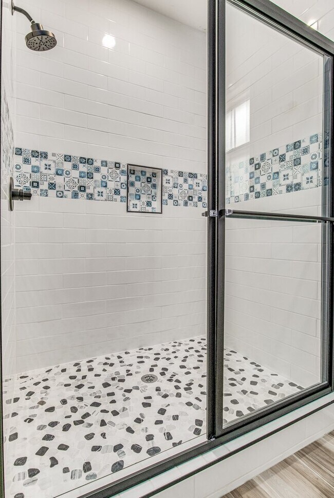 Building Photo - 312 E Blount St