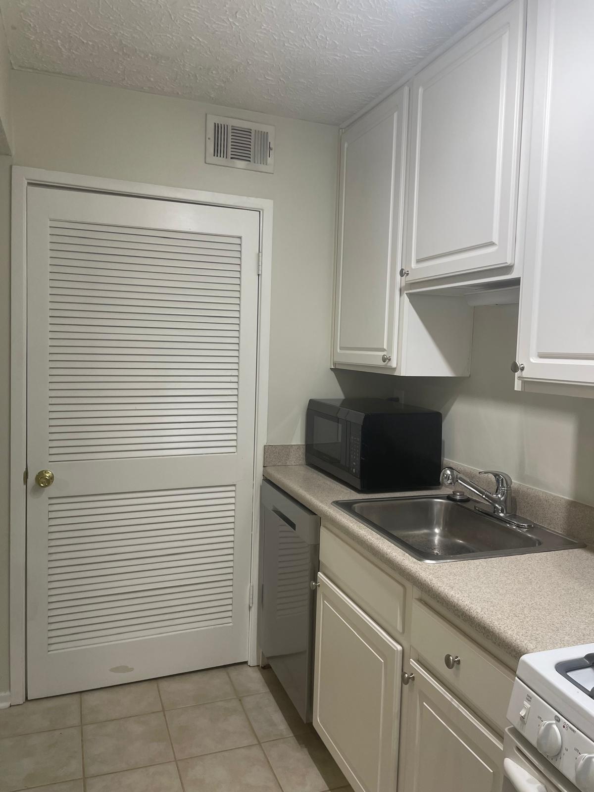 Kotchen/Dishwasher - 6822 Glenridge Dr