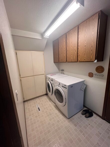 Building Photo - 4410 Hampton Ct