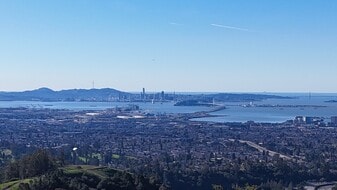 Building Photo - 6100 Skyline Blvd