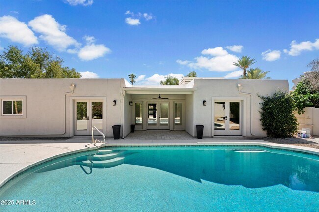 Building Photo - 8338 E San Rafael Dr