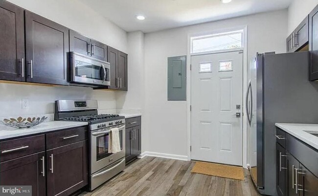 Building Photo - 524 N Patterson Park Ave