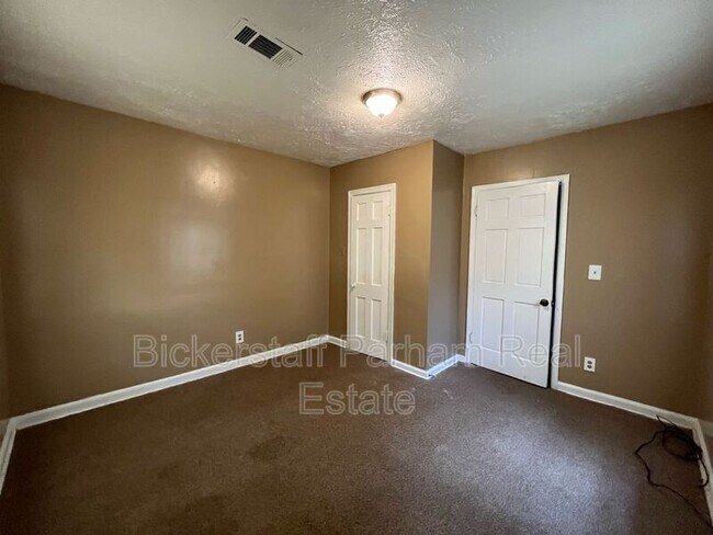 Building Photo - 2911 Gardenia St