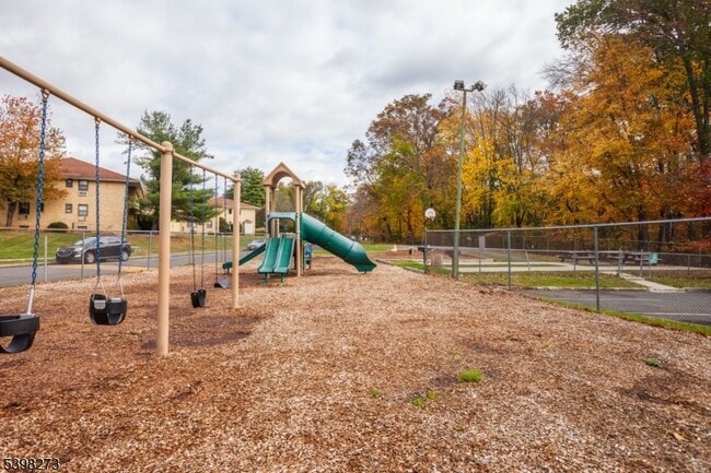 Building Photo - 263 Somerset St