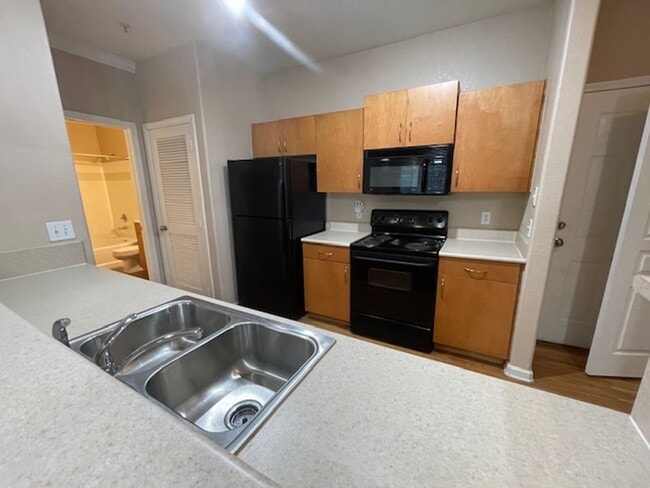 Building Photo - Gardens of Bridgehampton - 1 bed - 1 bath