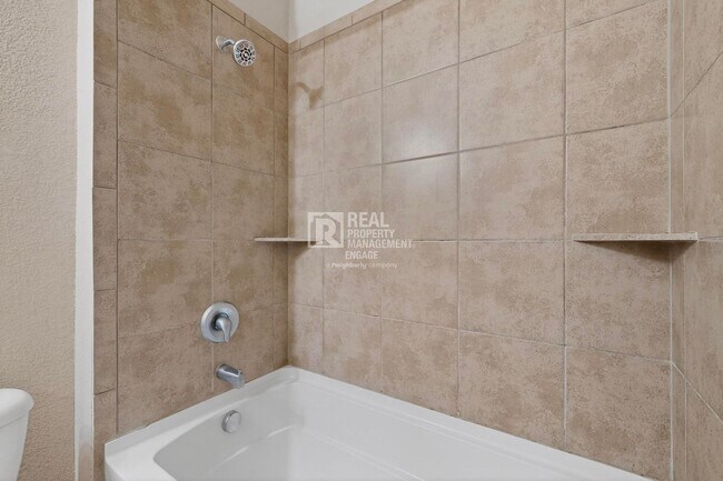 Building Photo - Modern Plano Townhome in Frisco ISD Available for Rent