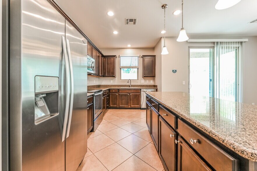 Building Photo - 12034 W Lariat Ct