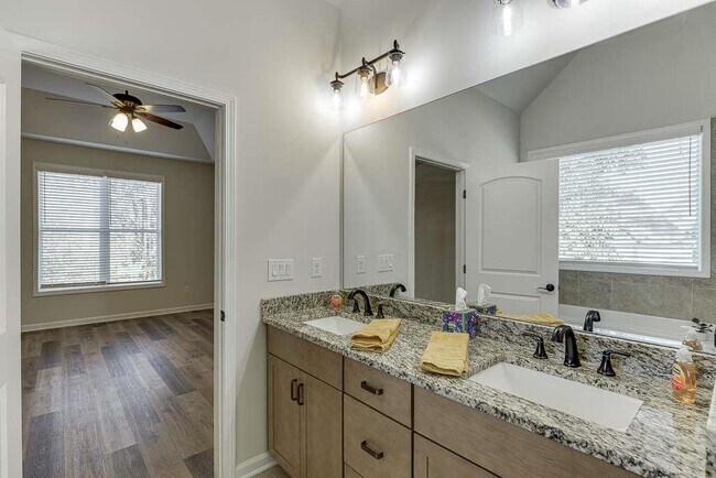 Building Photo - 3477 N Berkeley Lake Rd NW