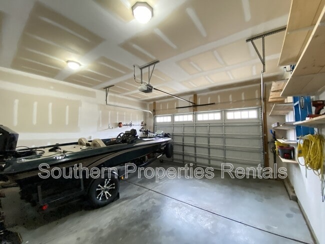 Building Photo - 463 Juno Dr