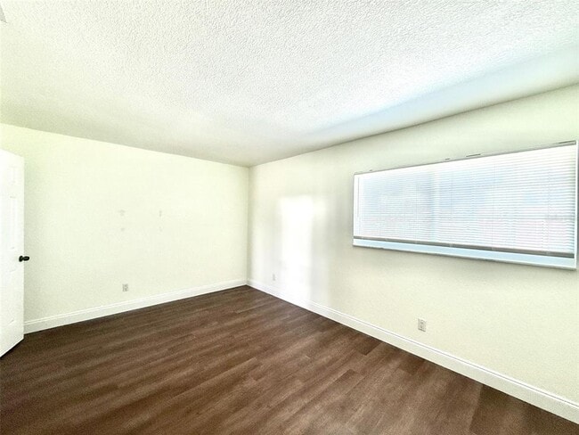 Building Photo - 1350 Mediterranean Dr