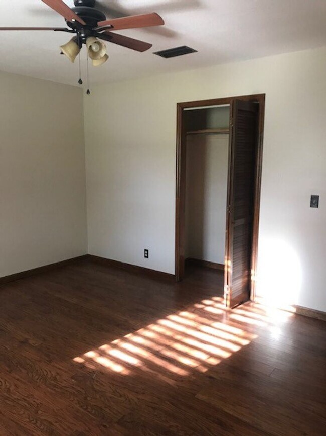 Building Photo - 390 Powderhorn Rd