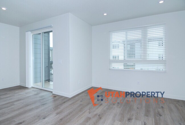 Building Photo - 1054 W 430 S