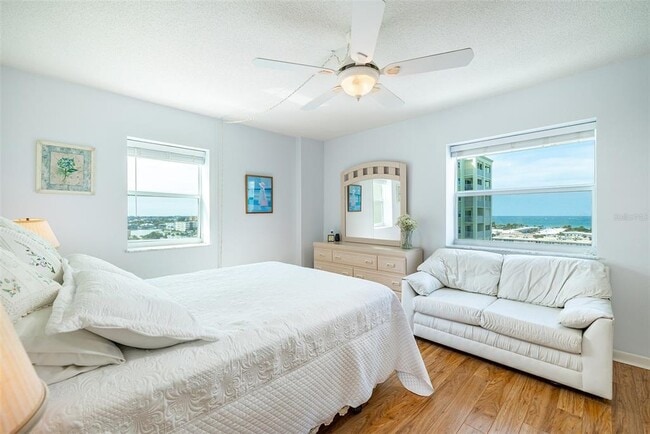 Building Photo - 420 64th Ave