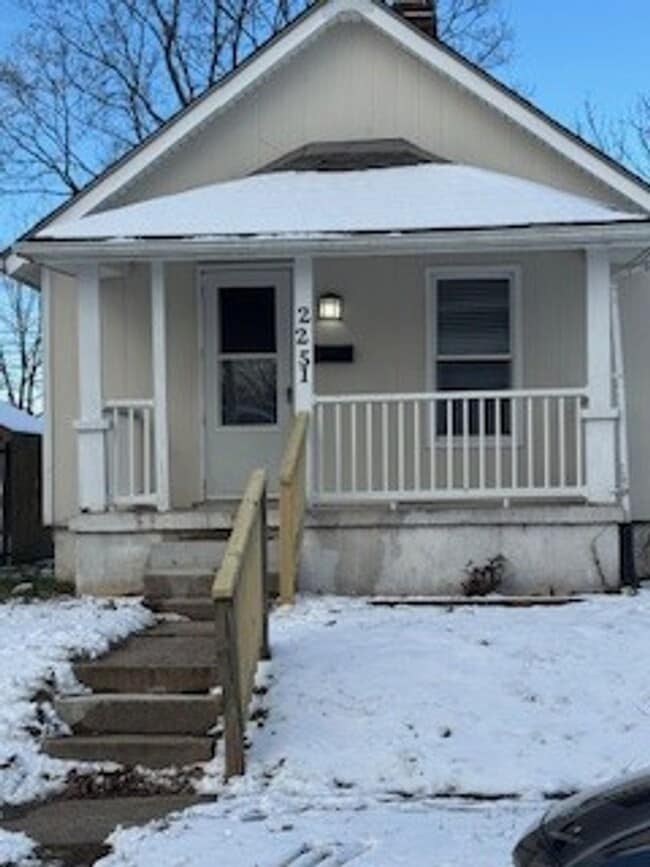 Building Photo - Cute 1 Bedroom with Basement