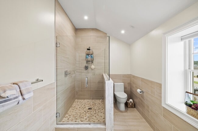 Building Photo - 18 Bel Aire Manor