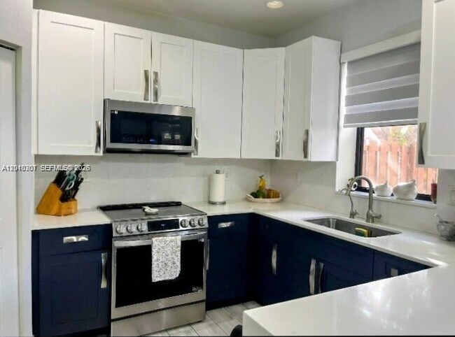 Building Photo - 17548 SW 153rd Ct