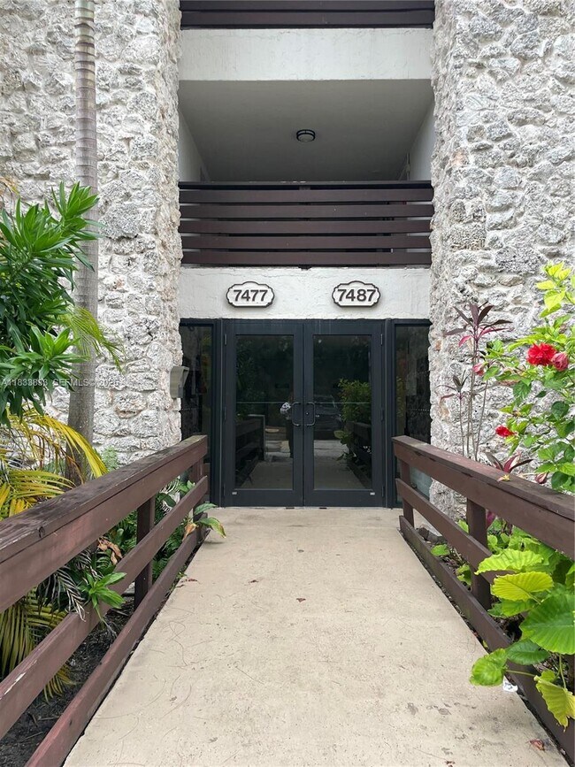 Primary Photo - 7487 SW 82nd St