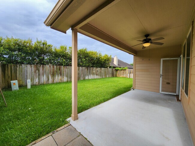 Building Photo - 4515 Greenleaf Dr